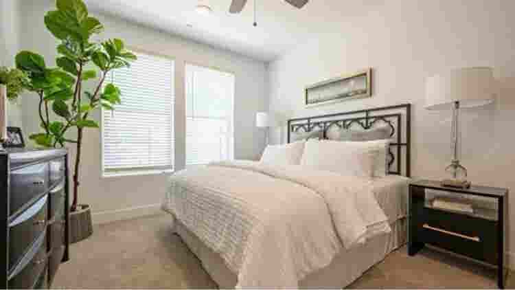 Large room for rent