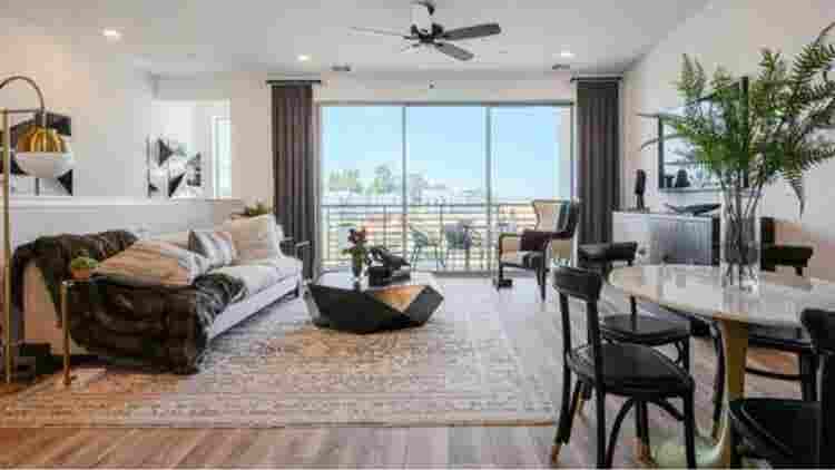Large room for rent
