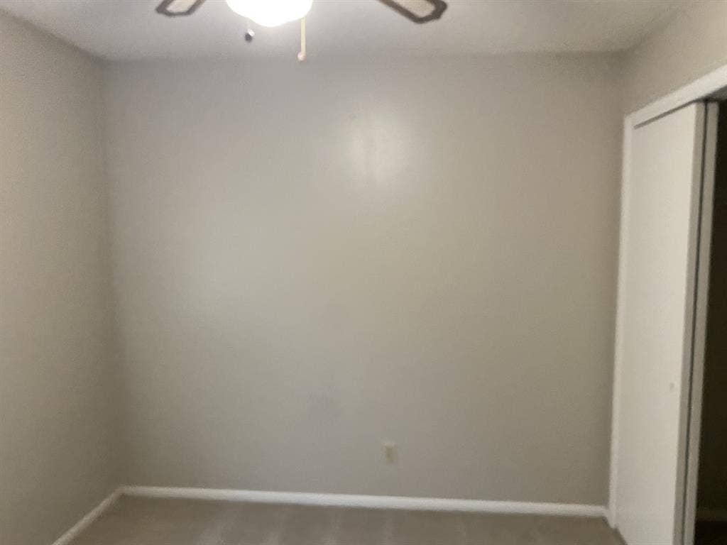 ISO quiet and clean roommate