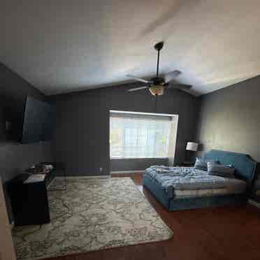 Master Bedroom +Private Bathroom !
