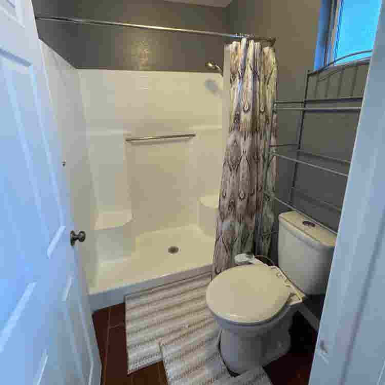 Master Bedroom +Private Bathroom !