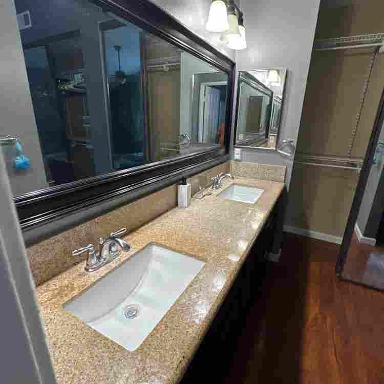 Master Bedroom +Private Bathroom !