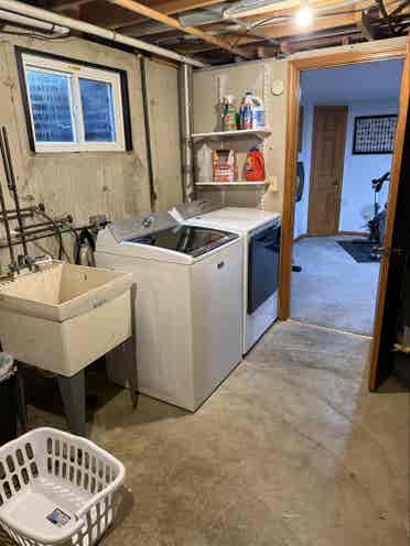 Room for rent. Great location.
