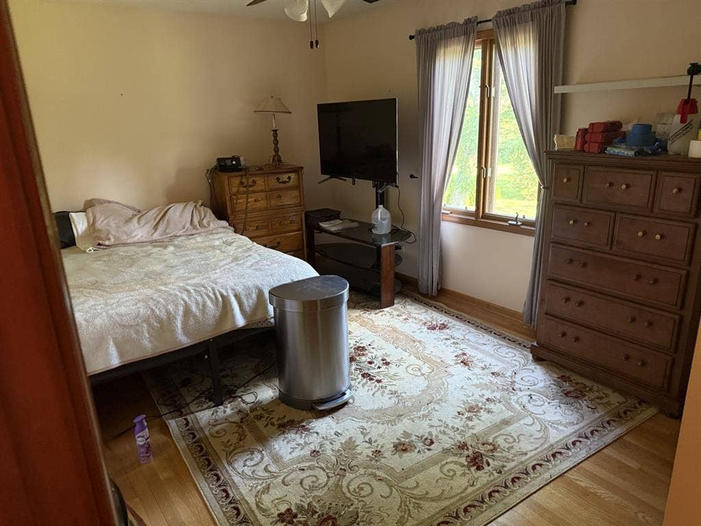 Room for rent. Great location.