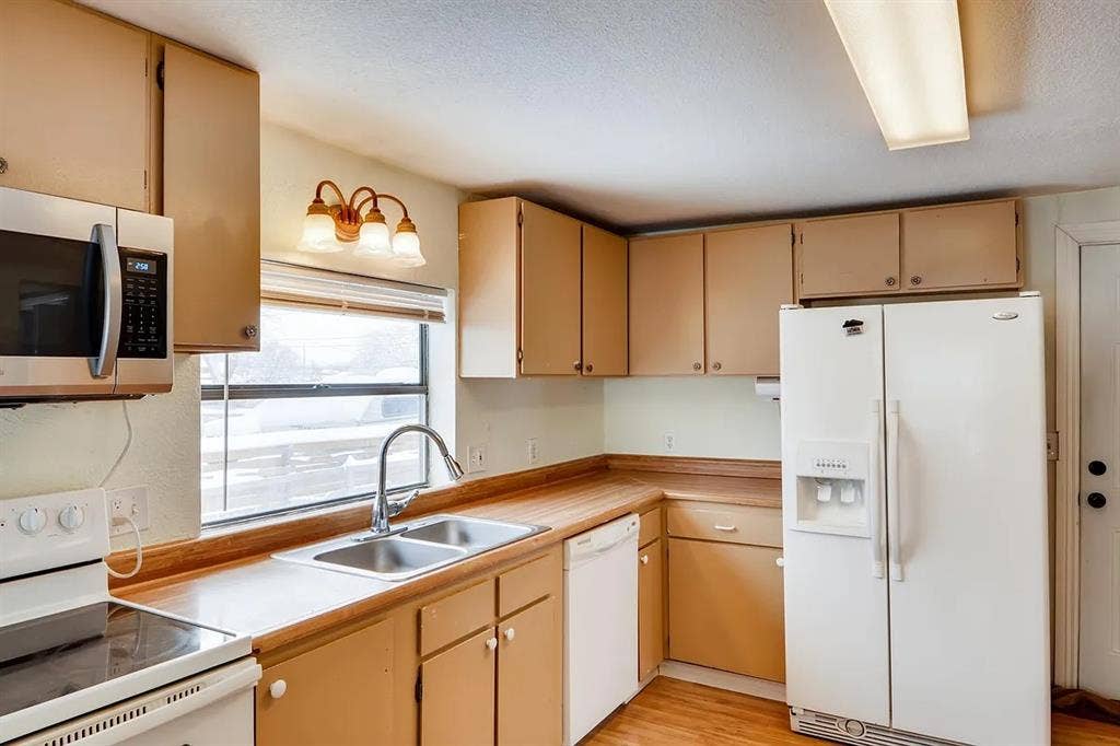 Cozy room available for rent