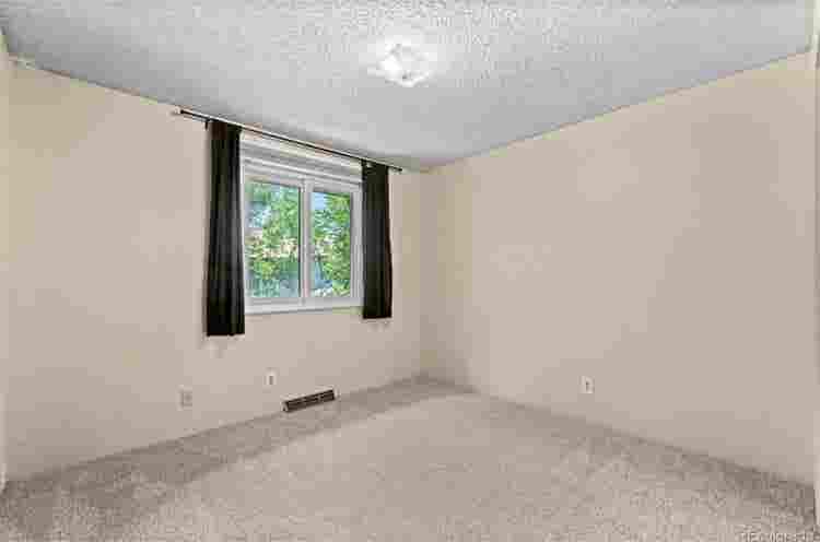 room for rent in a townhome