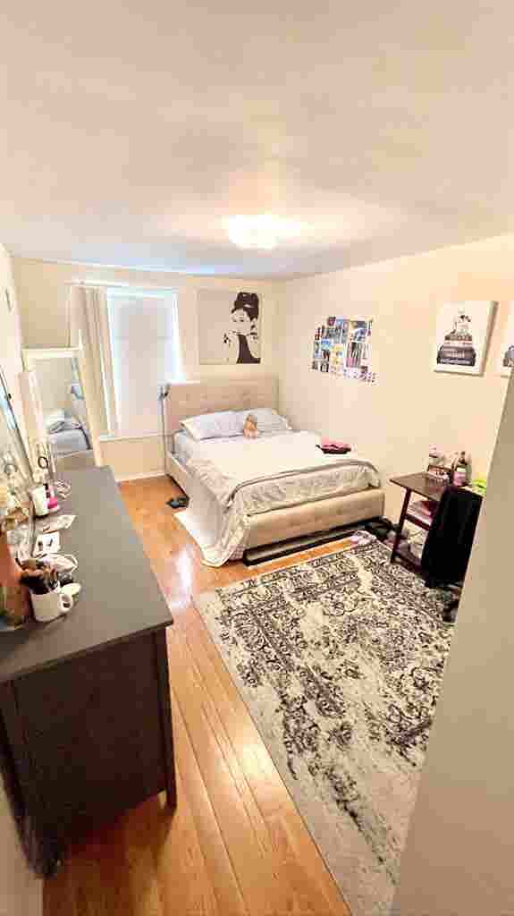 Looking for awesome roomy !