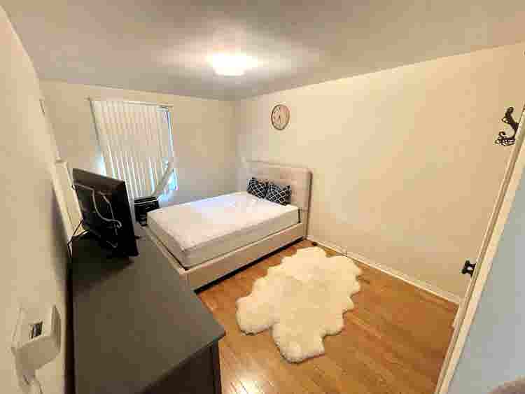 Looking for awesome roomy !