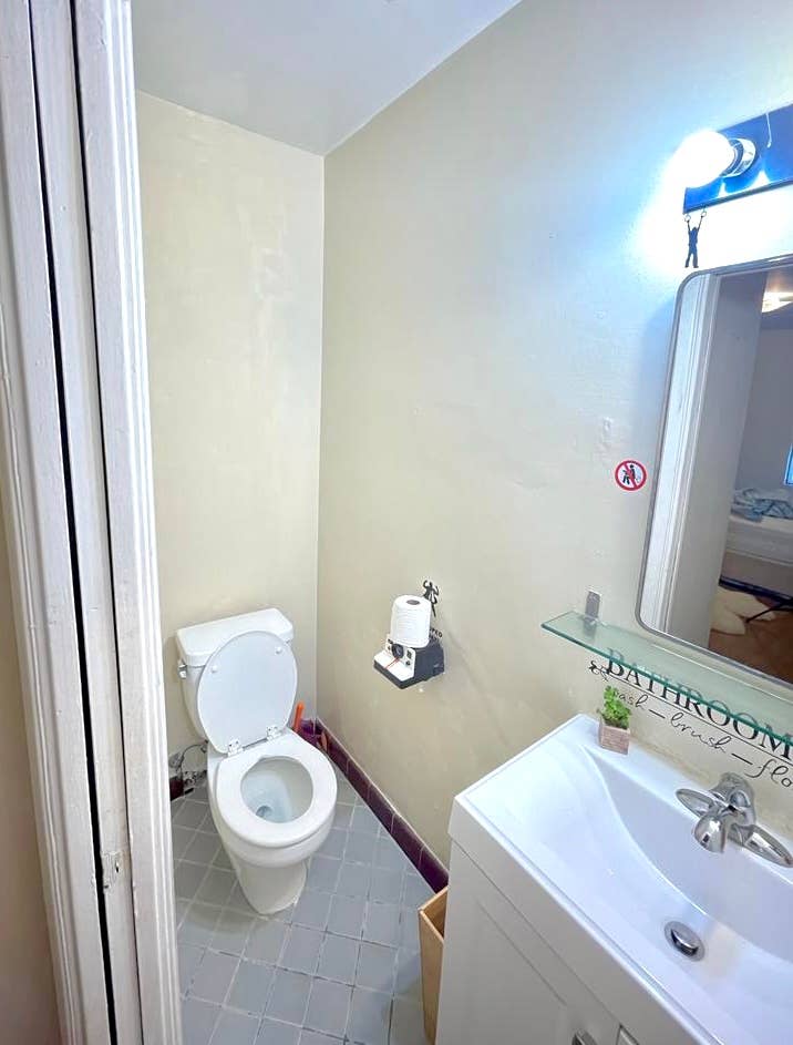 Looking for awesome roomy !