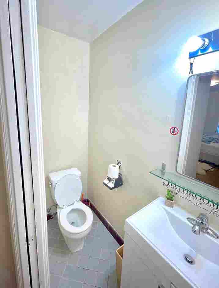 Looking for awesome roomy !