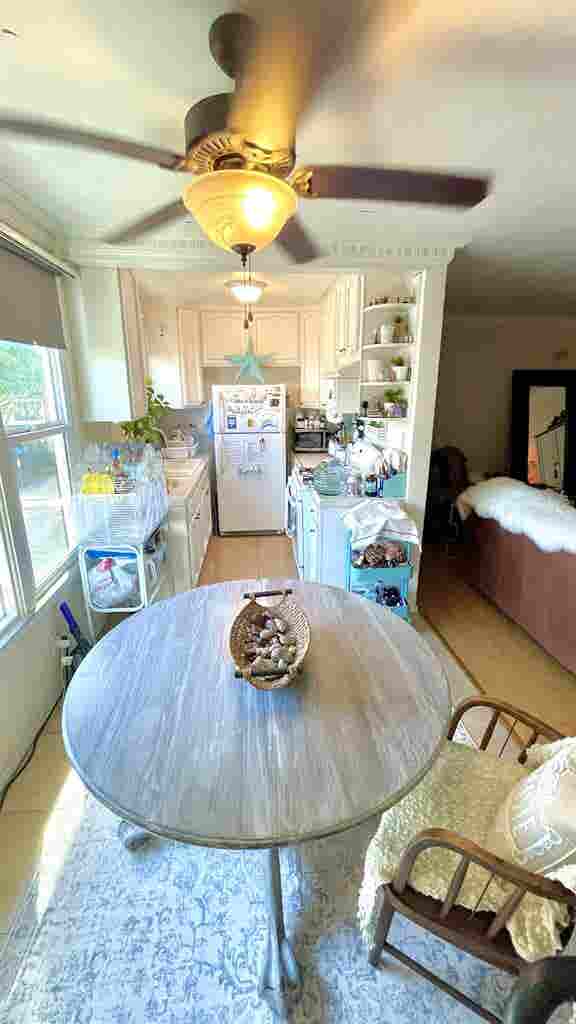 Looking for awesome roomy !