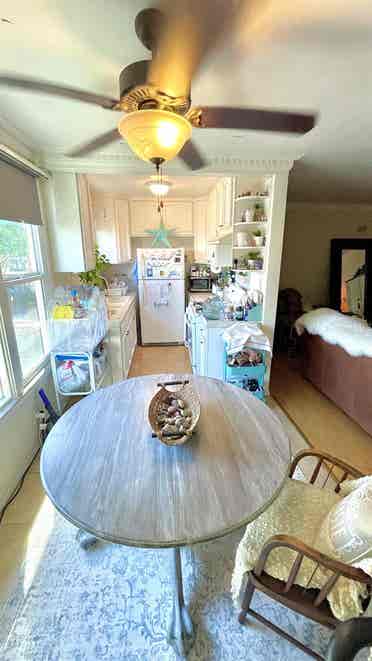 Looking for awesome roomy !