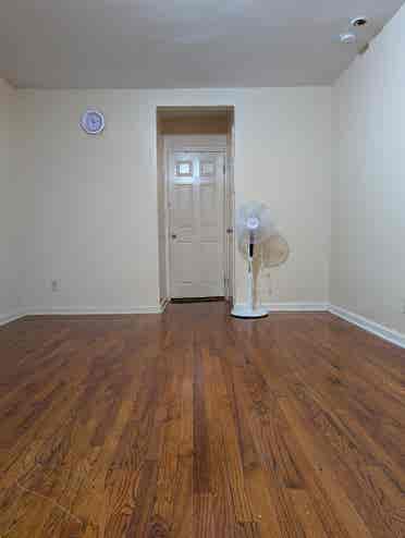 Approx  sqft, Jamaica NY F train