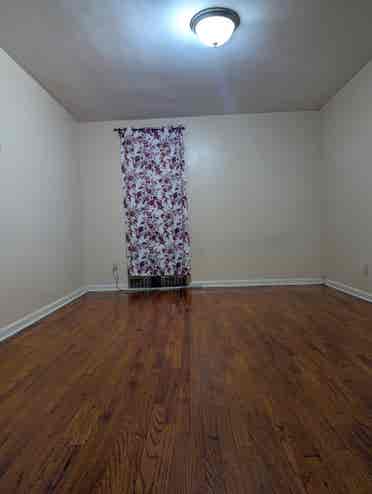 Approx  sqft, Jamaica NY F train