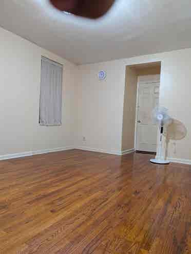 Approx  sqft, Jamaica NY F train