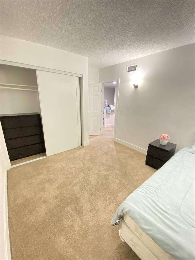 En-suite bedroom available for rent