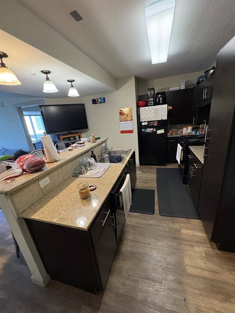 Looking for 2 people or a couple