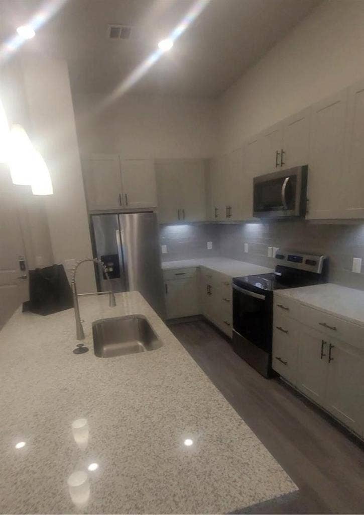 1BR/B Apt Highgrove apt complex