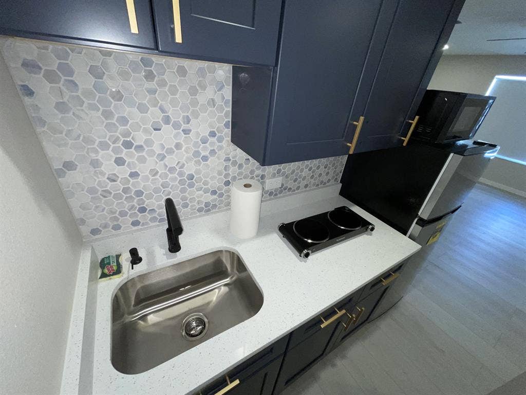 Fresh, newly remodeled apt. studio