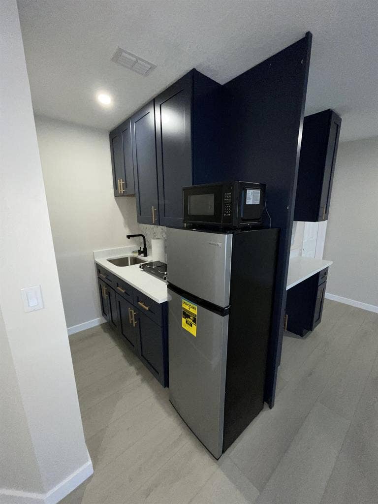 Fresh, newly remodeled apt. studio