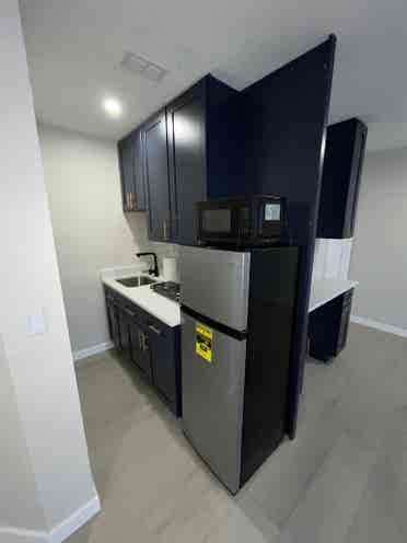 Fresh, newly remodeled apt. studio