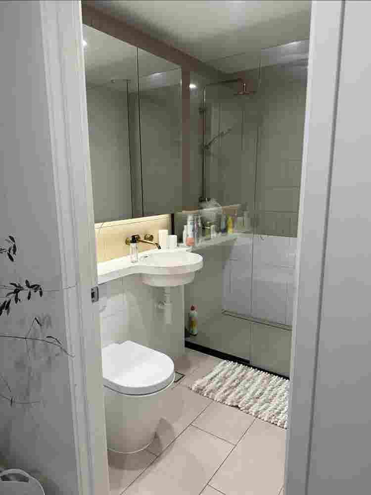 Room with ensuite on th floor CBD
