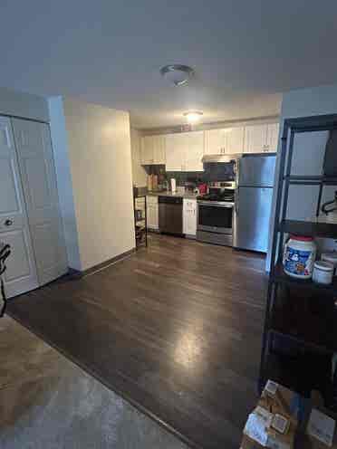 ISO female roommate