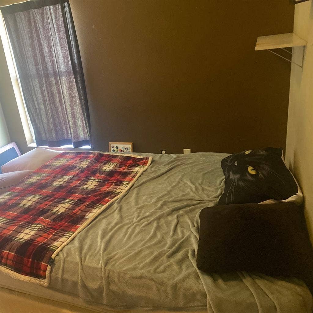 2 private rooms, bathrooms, & pool!