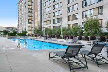Opp SF Caltrain - Master Bed & Bath