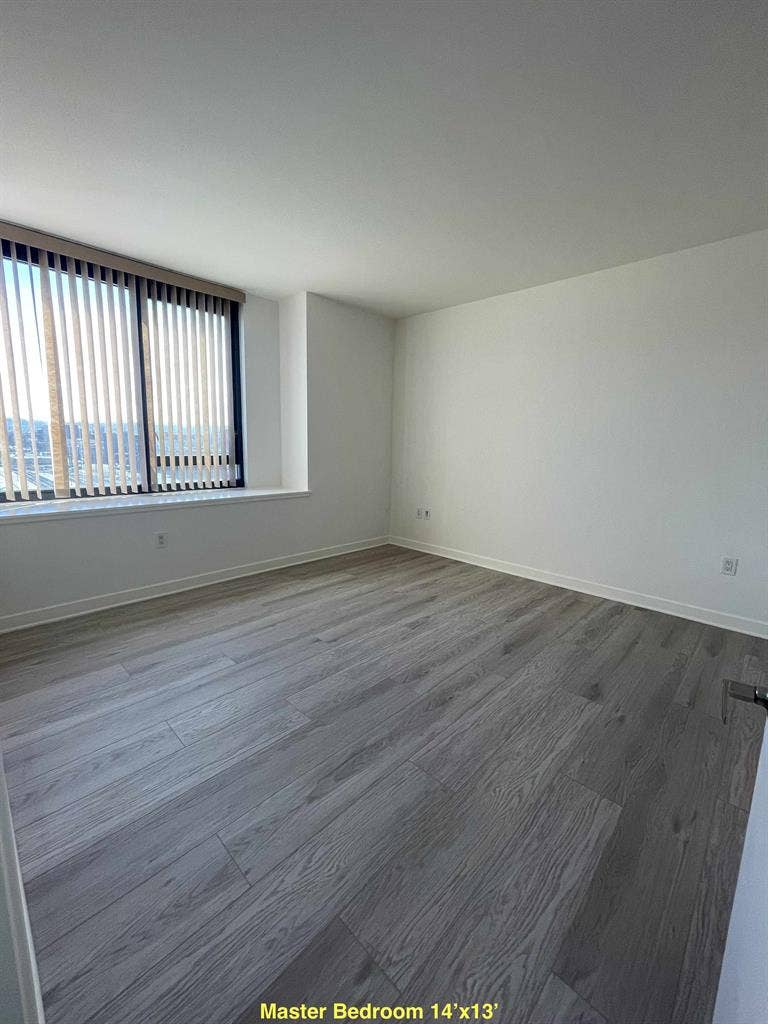Opp SF Caltrain - Master Bed & Bath