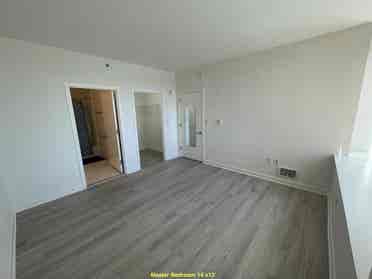 Opp SF Caltrain - Master Bed & Bath