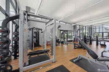 Opp SF Caltrain - Master Bed & Bath