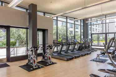 Opp SF Caltrain - Master Bed & Bath