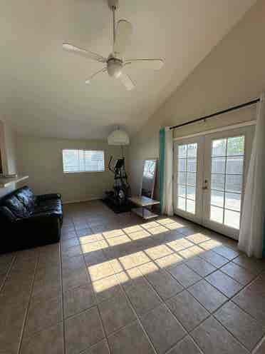 Private Room w/shared Bath for Rent