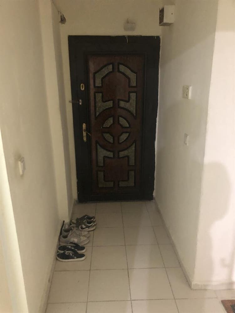 For roommate and traverler