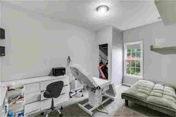 Private bedroomm