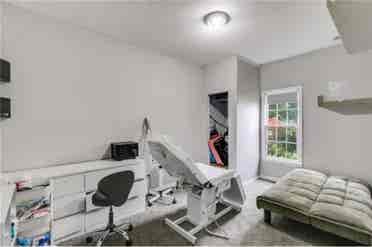 Private bedroomm