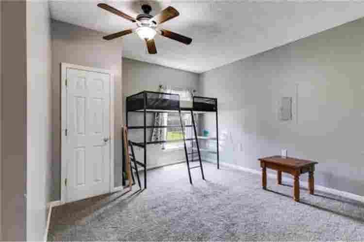 Private bedroomm
