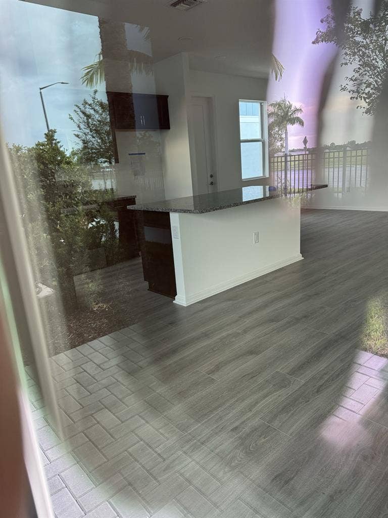 Looking for roommates in Westlake