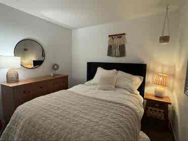 Furnished room weekly / monthly pay