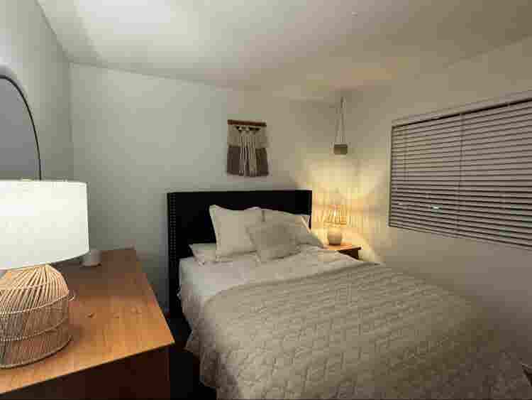 Furnished room weekly / monthly pay