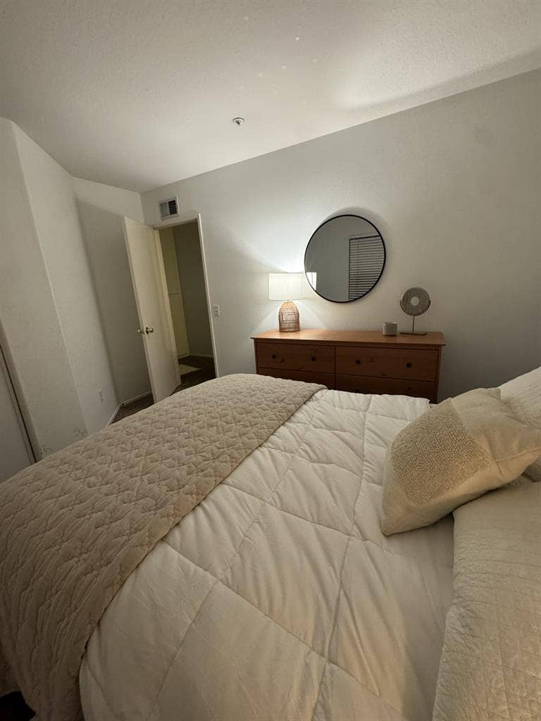 Furnished room weekly / monthly pay