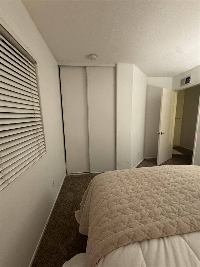 Furnished room weekly / monthly pay