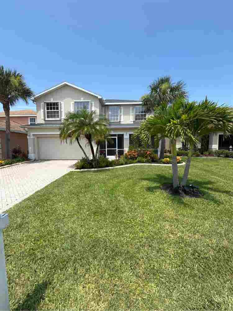 House/Room available by The Forum