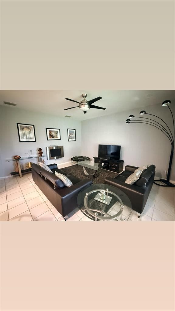 House/Room available by The Forum