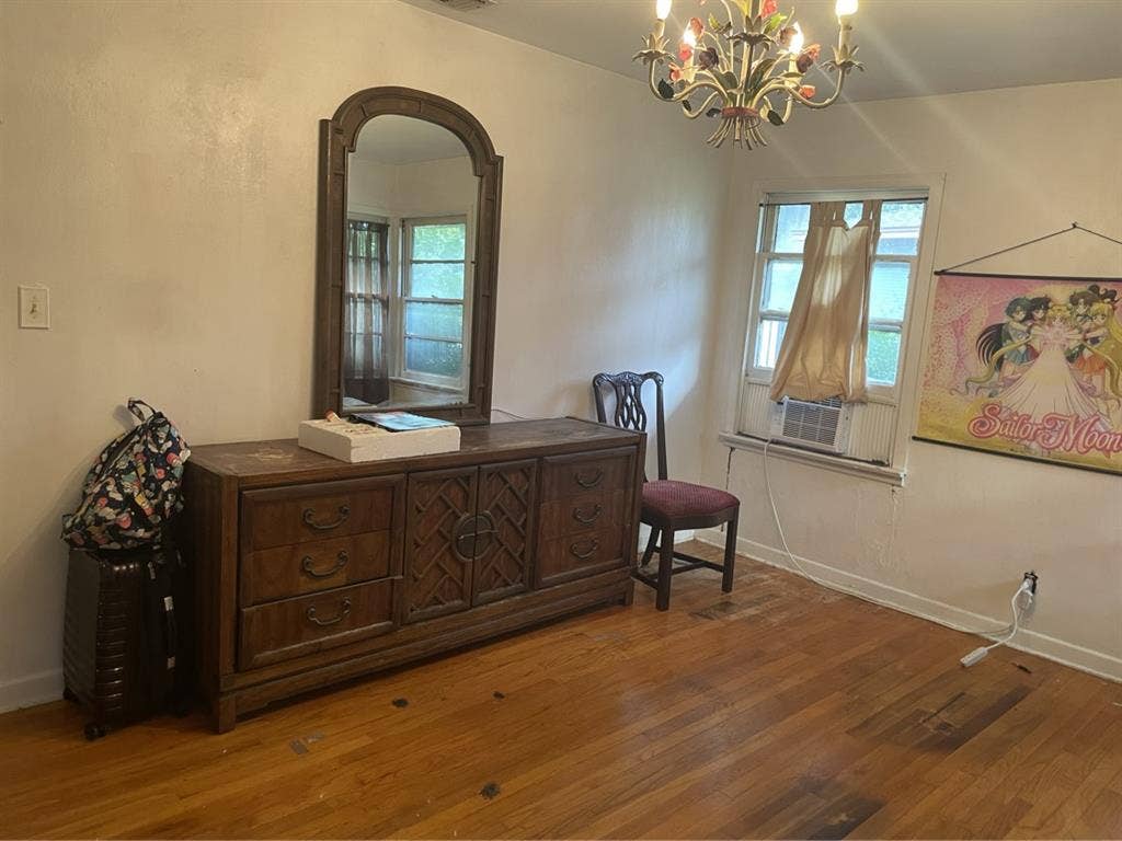 2 girls looking for 3rd room mate