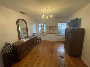 2 girls looking for 3rd room mate