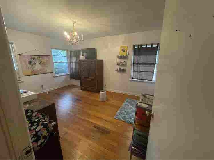 2 girls looking for 3rd room mate