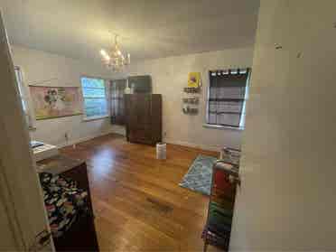 2 girls looking for 3rd room mate