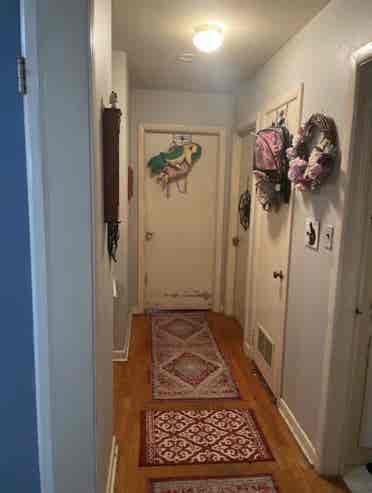 2 girls looking for 3rd room mate